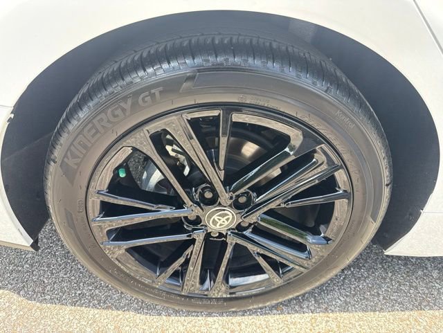 Used 2025 Toyota Camry SE w/ Multimedia Upgrade Package FWD image 14