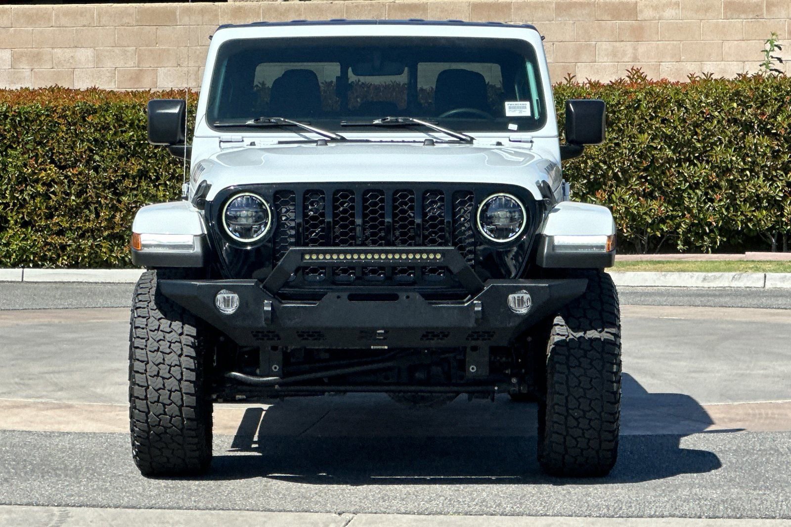 Used 2023 Jeep Gladiator Sport AWD/4WD image 9