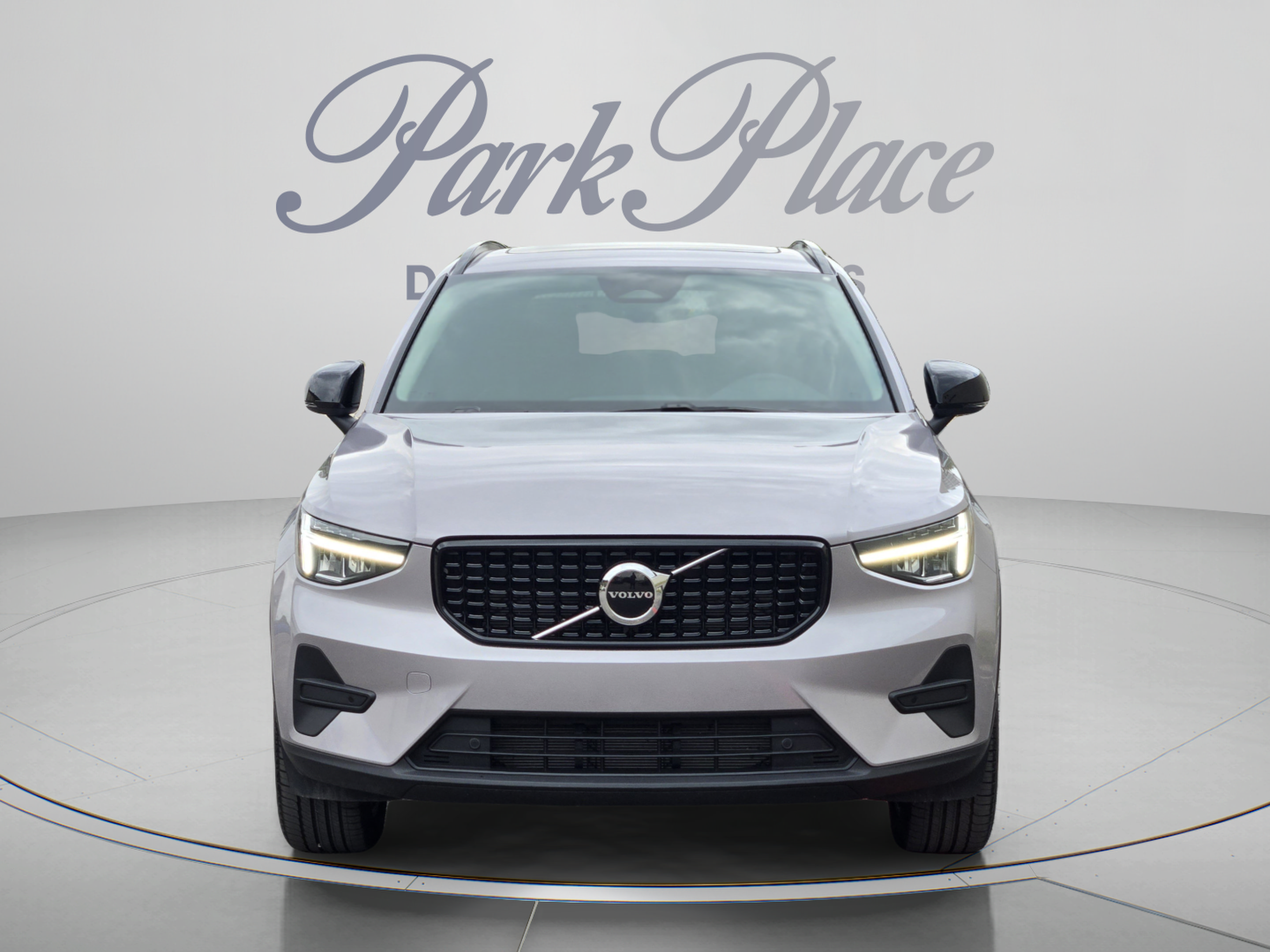 Certified 2026 Volvo XC40 B4 Core w/ Climate Package FWD image 9