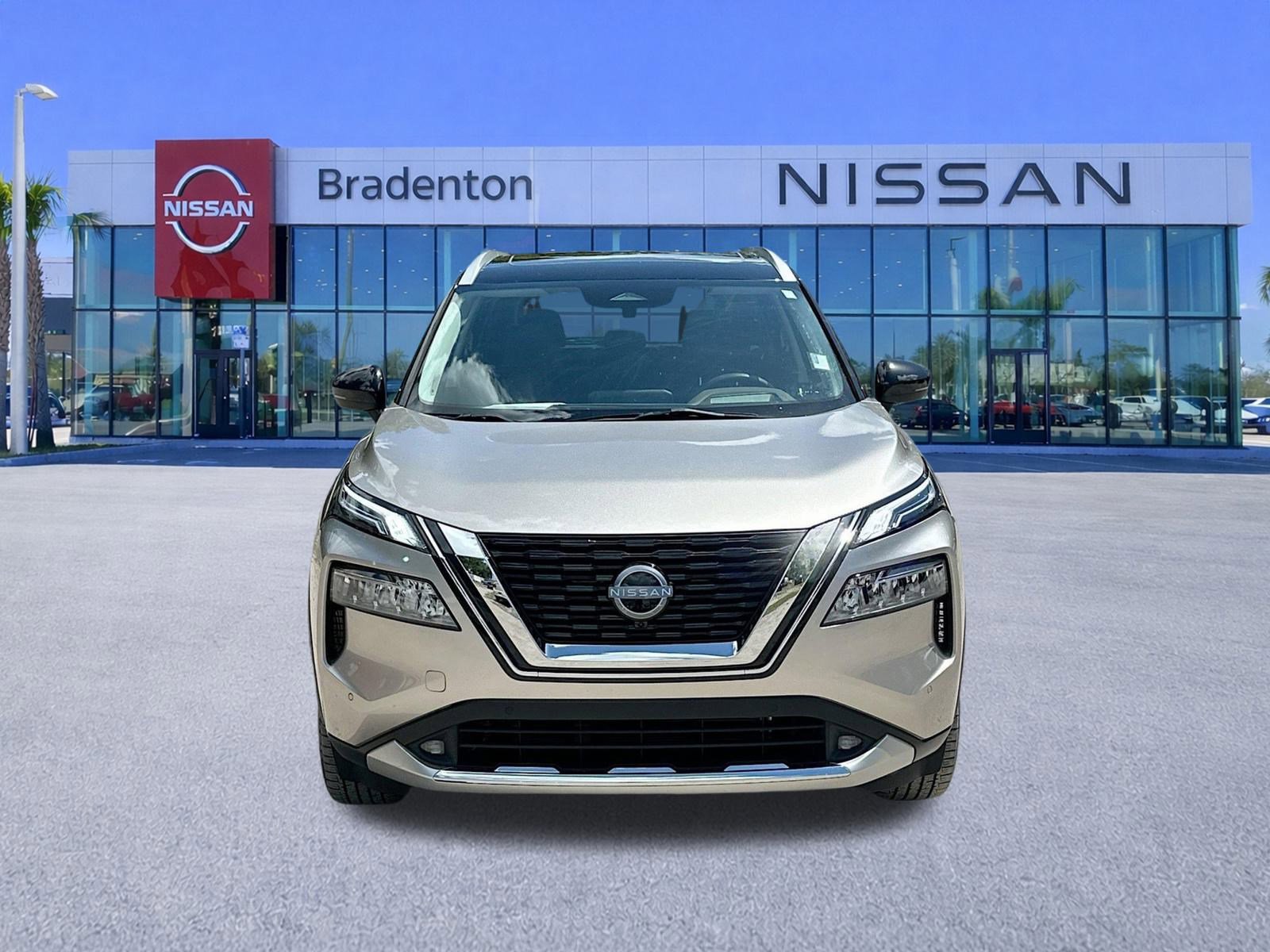 Used 2022 Nissan Rogue Platinum w/ Head-Up Display Package image 2