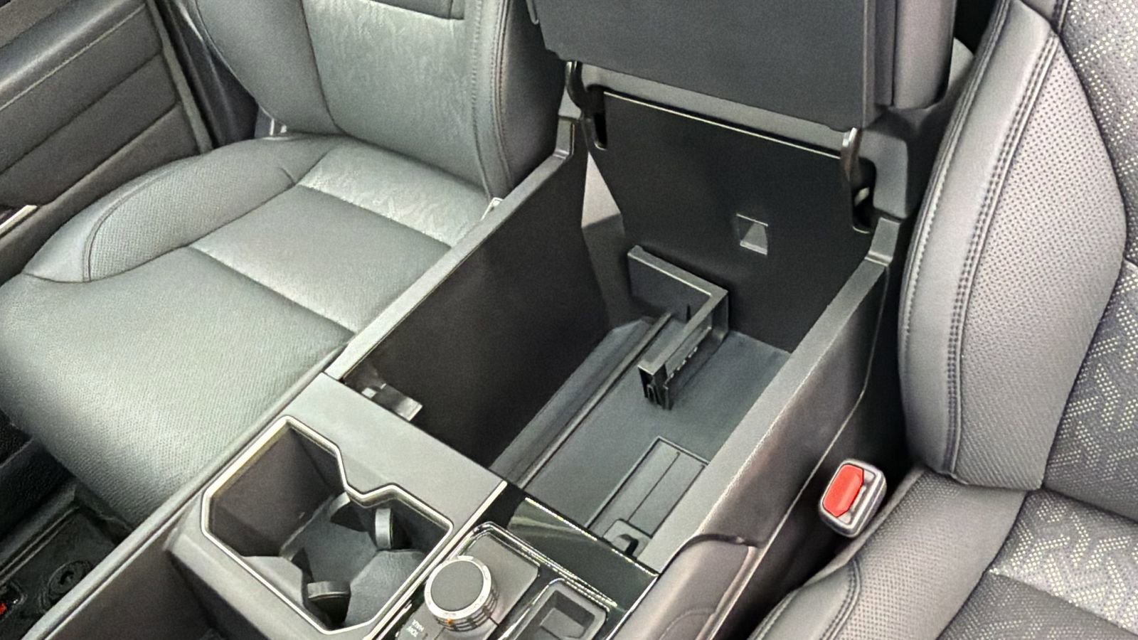 Used 2025 Toyota Tundra Limited image 26