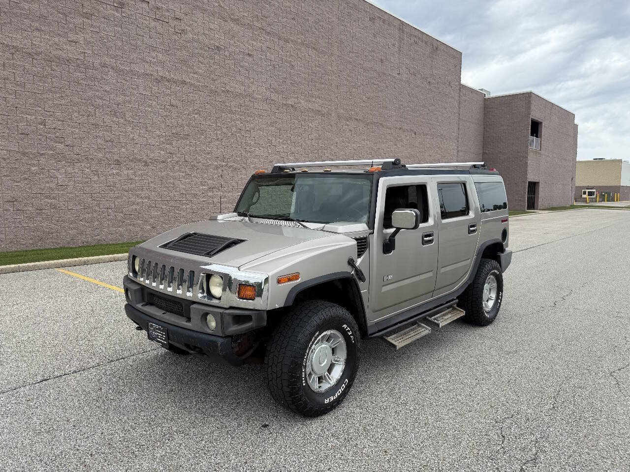 Used 2004 HUMMER H2 w/ Preferred Equipment Group AWD/4WD image 1