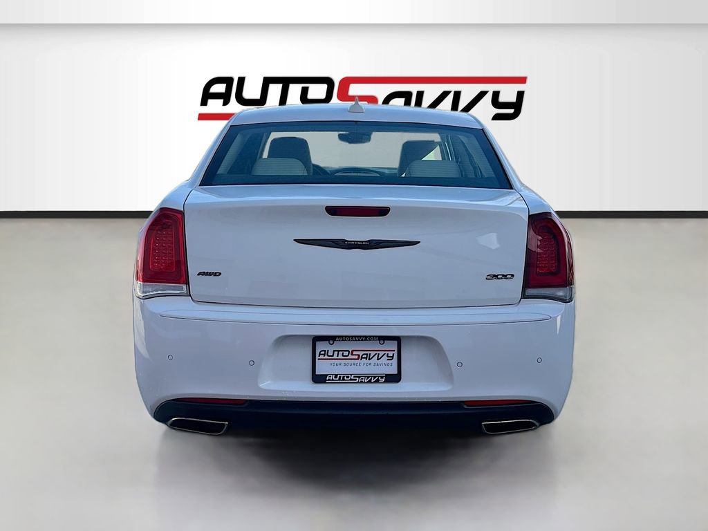 Used 2023 Chrysler 300 Touring L image 6