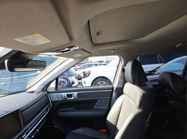 Used 2025 Hyundai Santa Fe Limited image 12