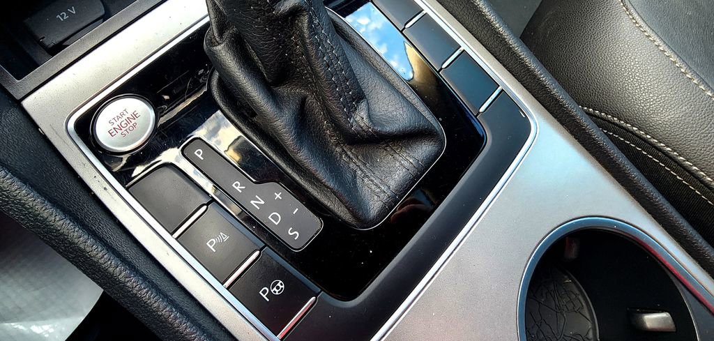 Used 2022 Volkswagen Passat 2.0T image 30