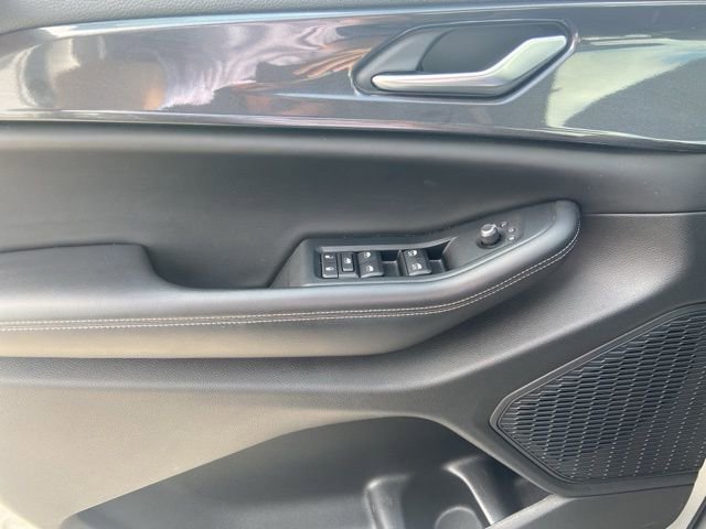 Used 2023 Jeep Grand Cherokee Altitude image 32