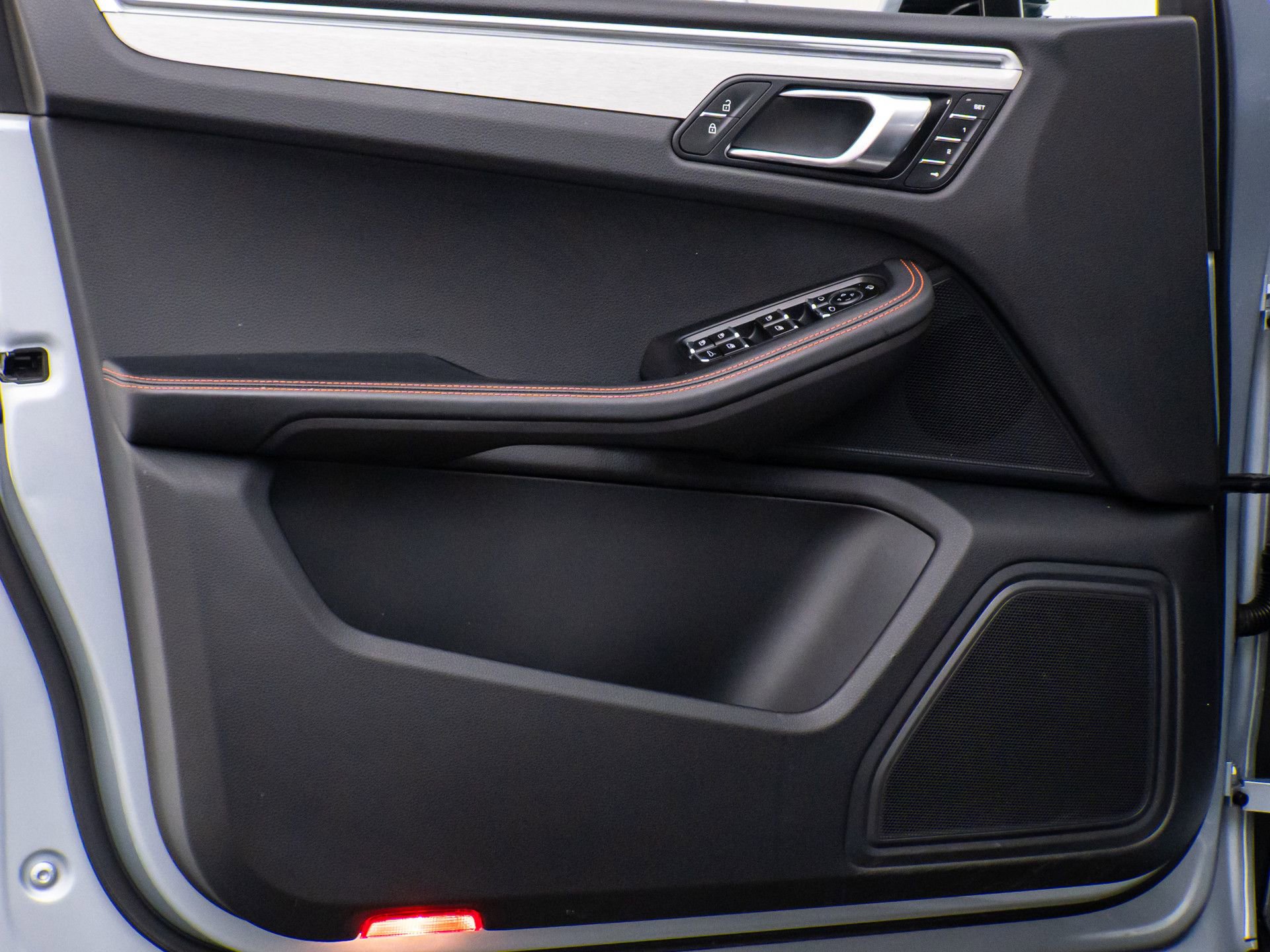 Certified 2023 Porsche Macan S image 14