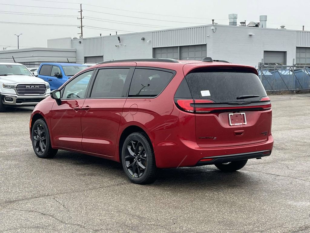 New 2026 Chrysler Pacifica Limited w/ S Appearance Package image 5
