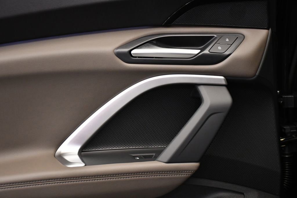 Used 2025 Audi Q5 Premium w/ Convenience Package image 39