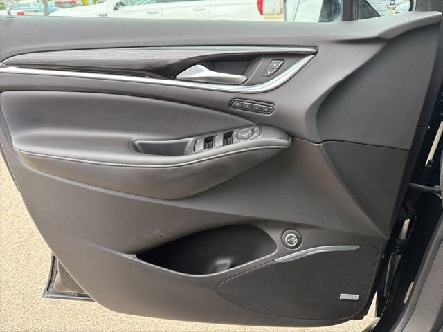Used 2021 Buick Enclave Avenir w/ Avenir Technology Package FWD image 22