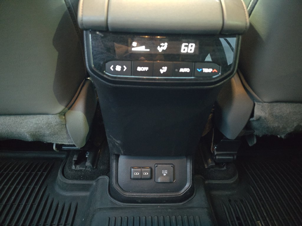 Used 2023 Toyota Highlander Limited AWD/4WD image 31