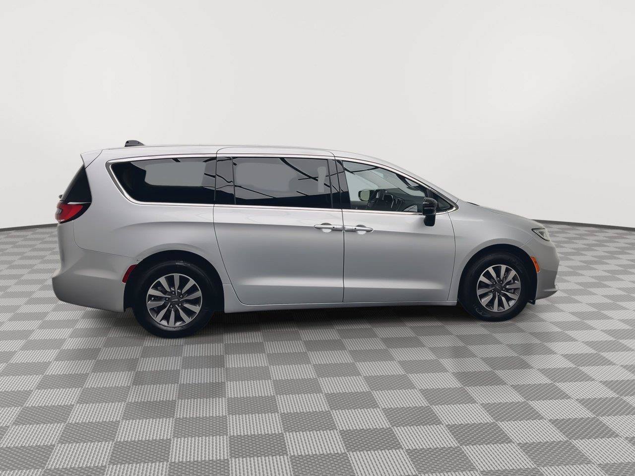 Used 2024 Chrysler Pacifica Limited FWD image 40