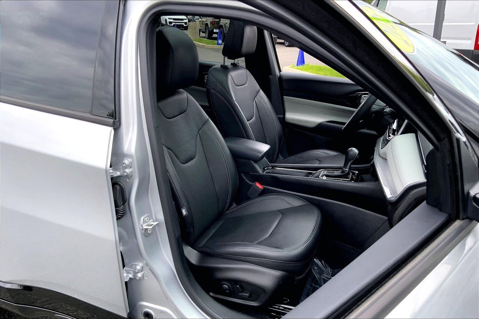 Certified 2025 Jeep Compass Limited w/ Elite Group AWD/4WD image 6
