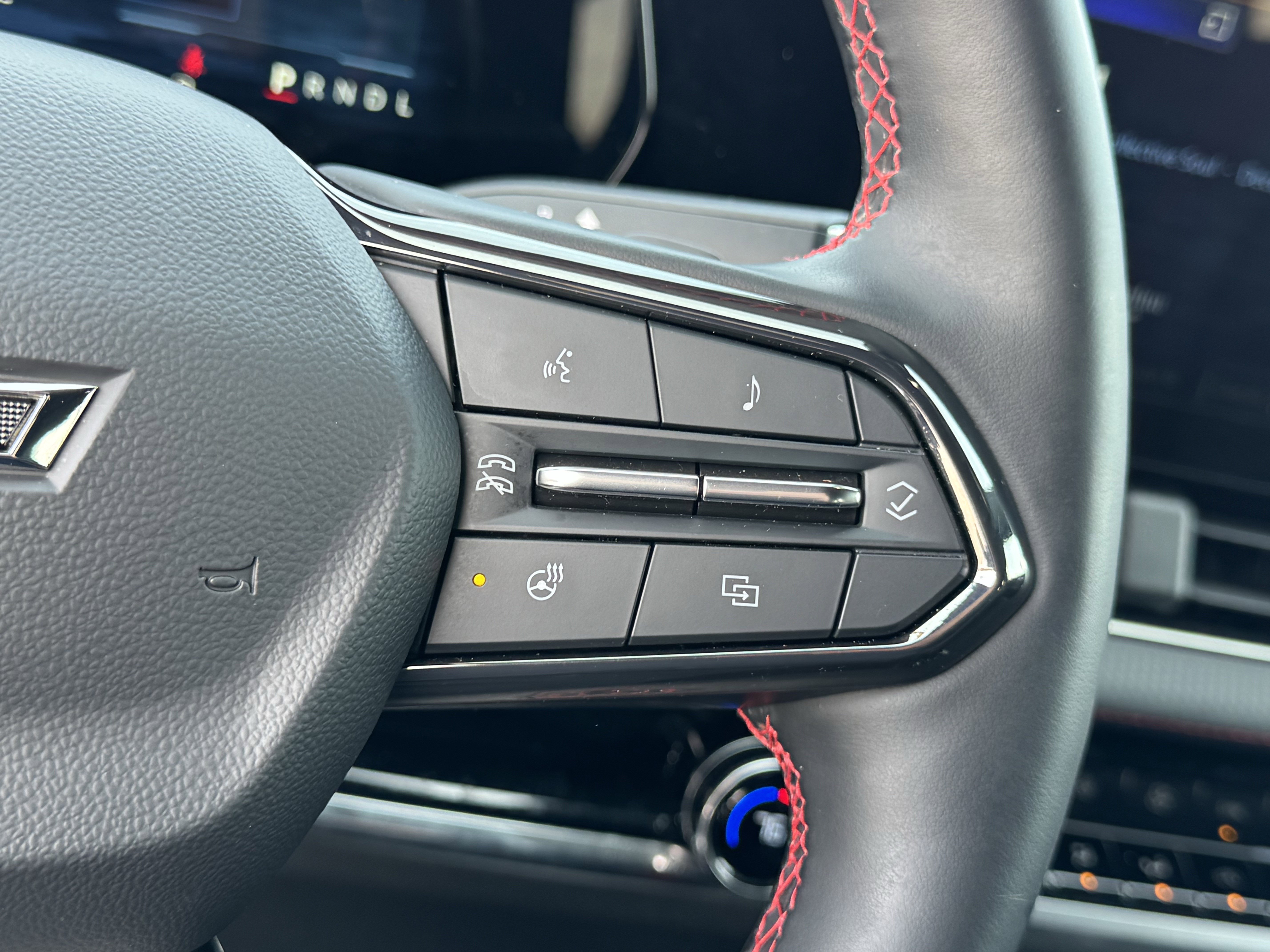 Used 2025 Chevrolet Equinox RS w/ Convenience Package III image 31