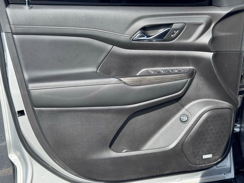 Used 2020 GMC Acadia SLT FWD image 13