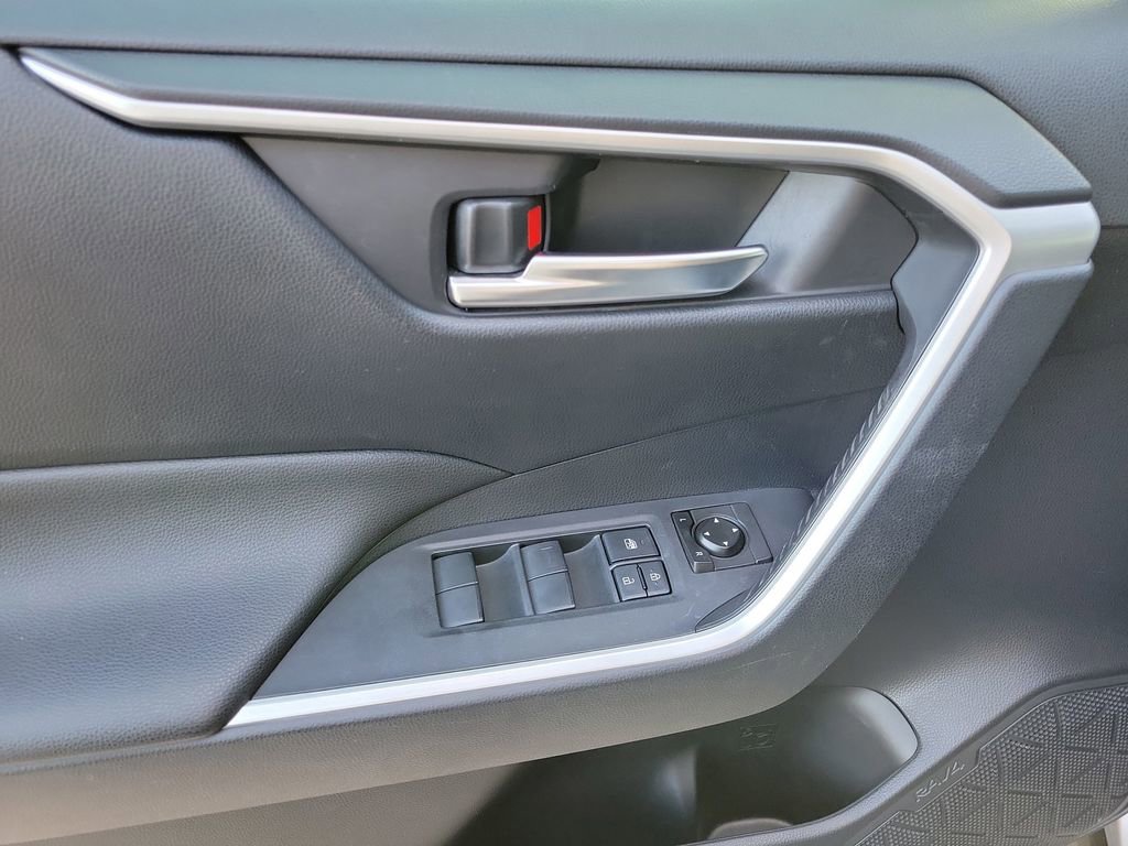 Used 2019 Toyota RAV4 XLE image 22