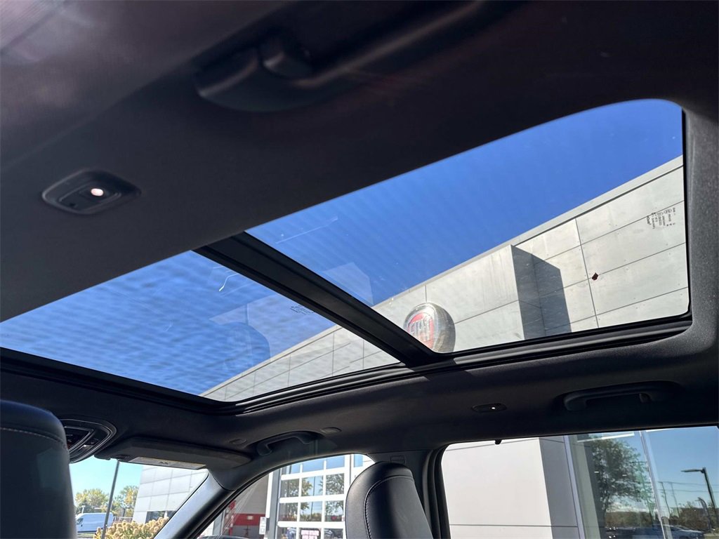 Used 2024 Jeep Grand Cherokee L Limited w/ Luxury Tech Group II image 13