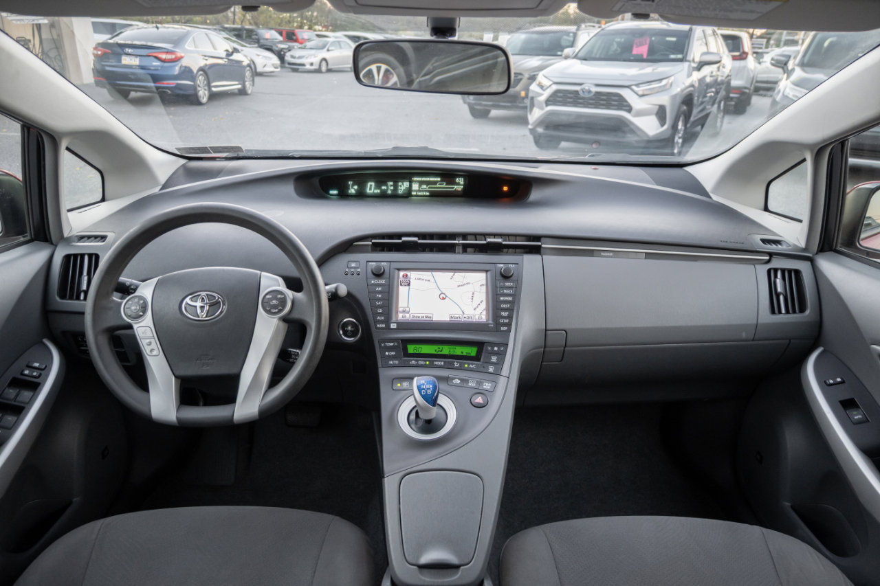 Used 2011 Toyota Prius Three image 2