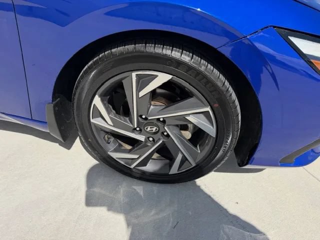 Used 2024 Hyundai Elantra Limited FWD image 8