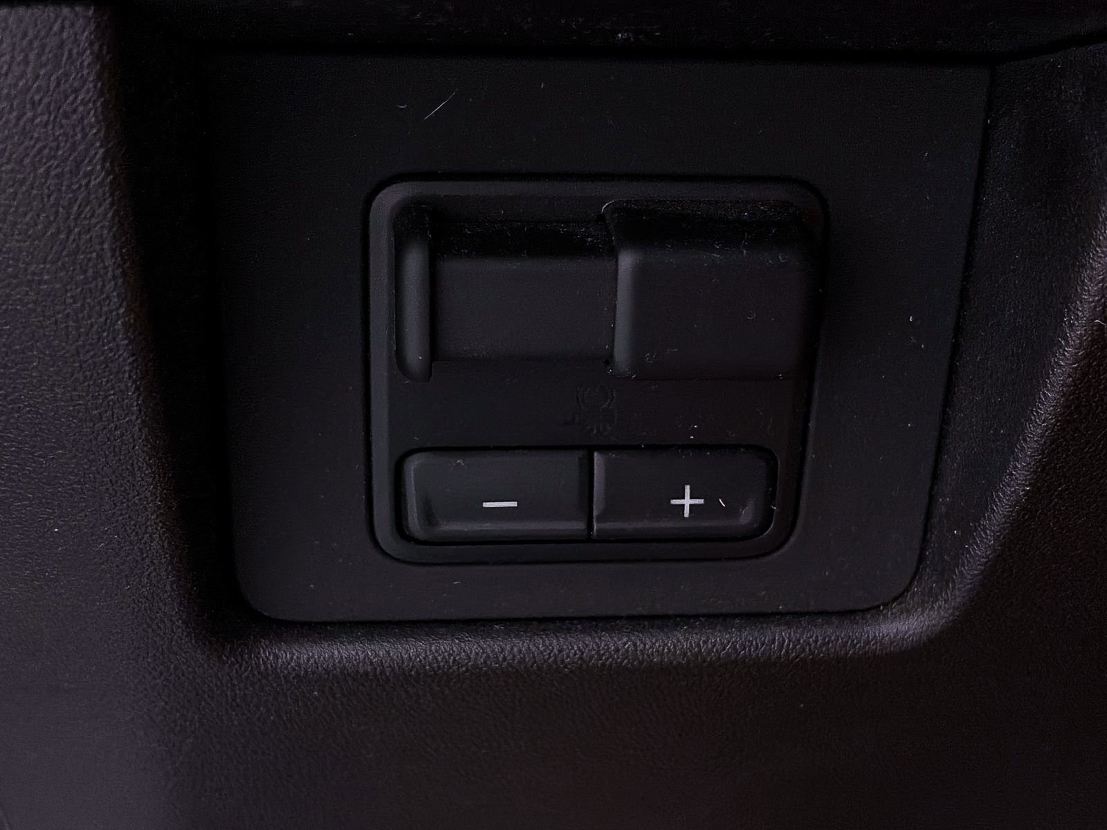 Used 2024 Chevrolet Colorado W/T w/ Advanced Trailering Package image 4