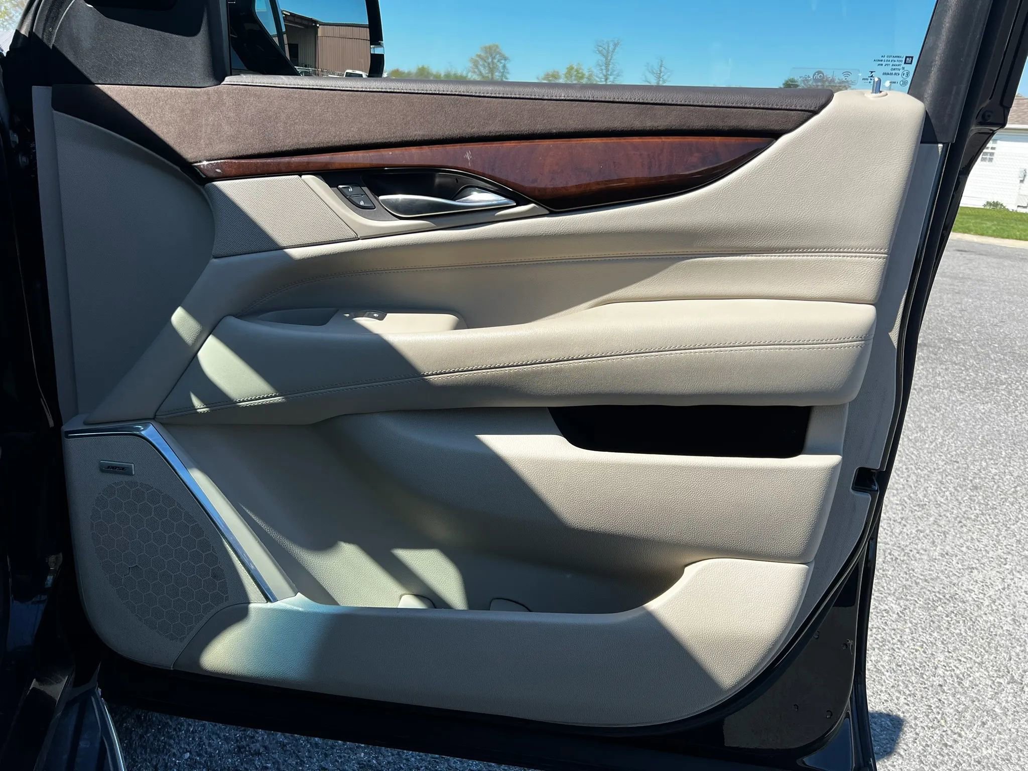 Used 2017 Cadillac Escalade Premium Luxury AWD/4WD image 29