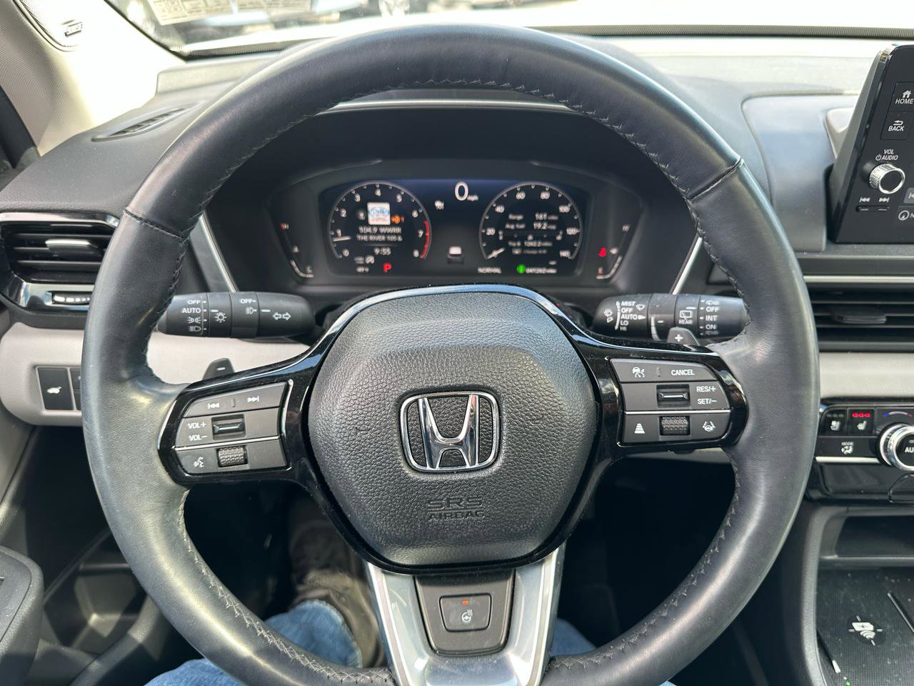 Used 2025 Honda Pilot Elite image 18