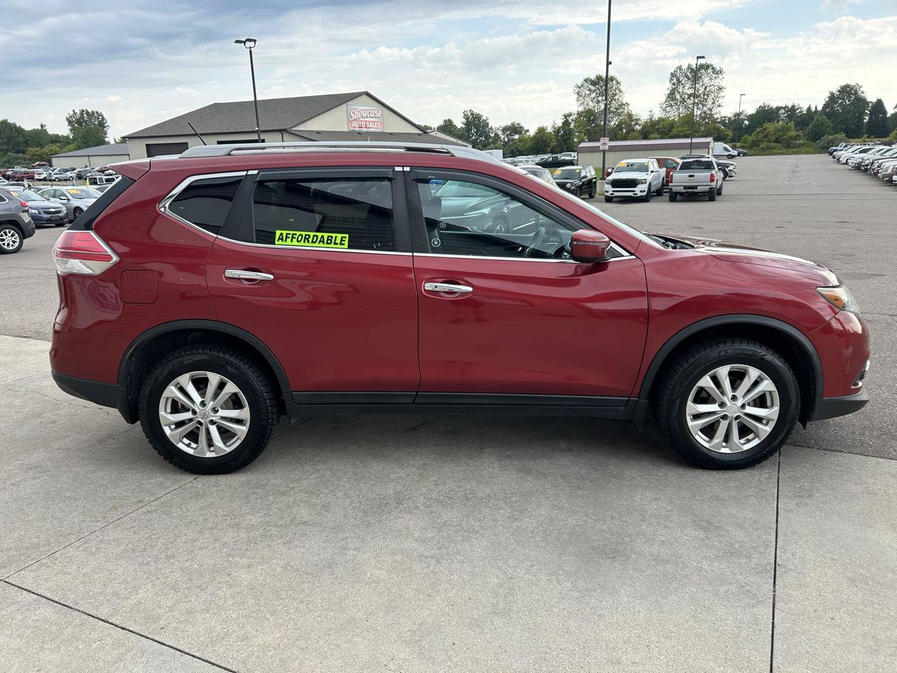 Used 2016 Nissan Rogue SV AWD/4WD image 4