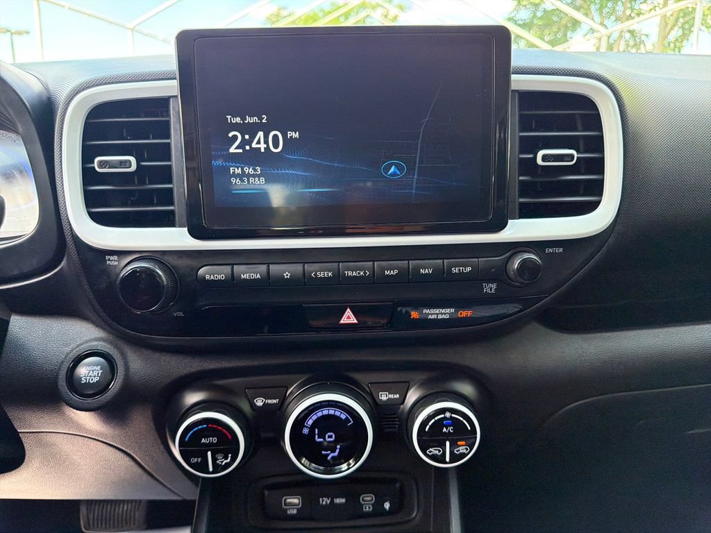 Used 2025 Hyundai Venue Limited FWD image 21