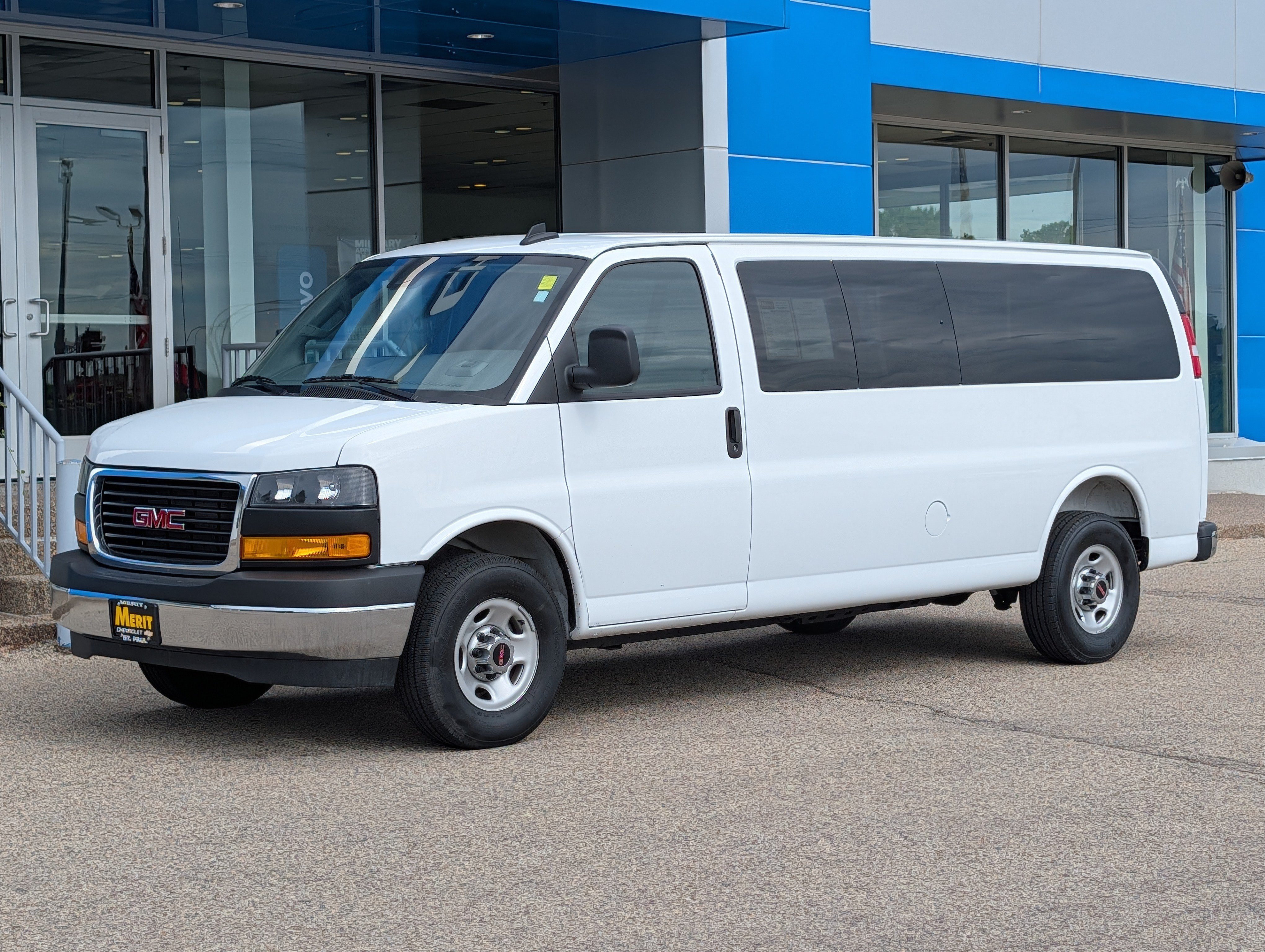 Certified 2025 GMC Savana 3500 LT w/ LT Preferred Equipment Group RWD image 6
