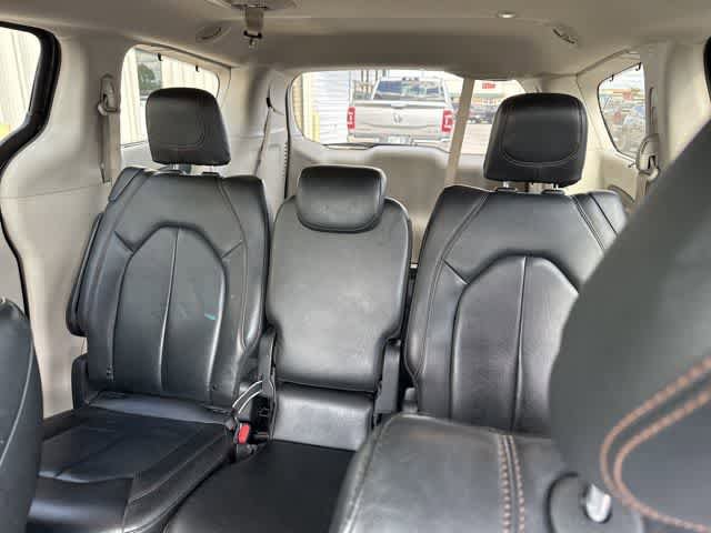 Used 2019 Chrysler Pacifica Touring-L FWD image 5