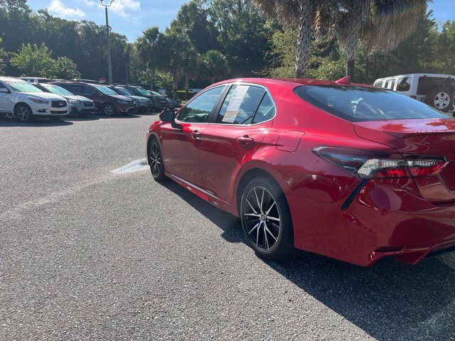 Used 2022 Toyota Camry SE FWD image 4