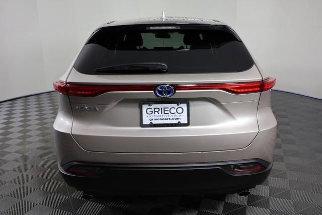 Used 2024 Toyota Venza LE image 6