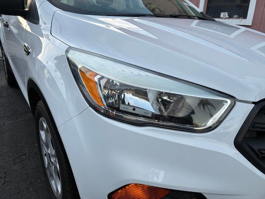 Used 2017 Ford Escape S image 32