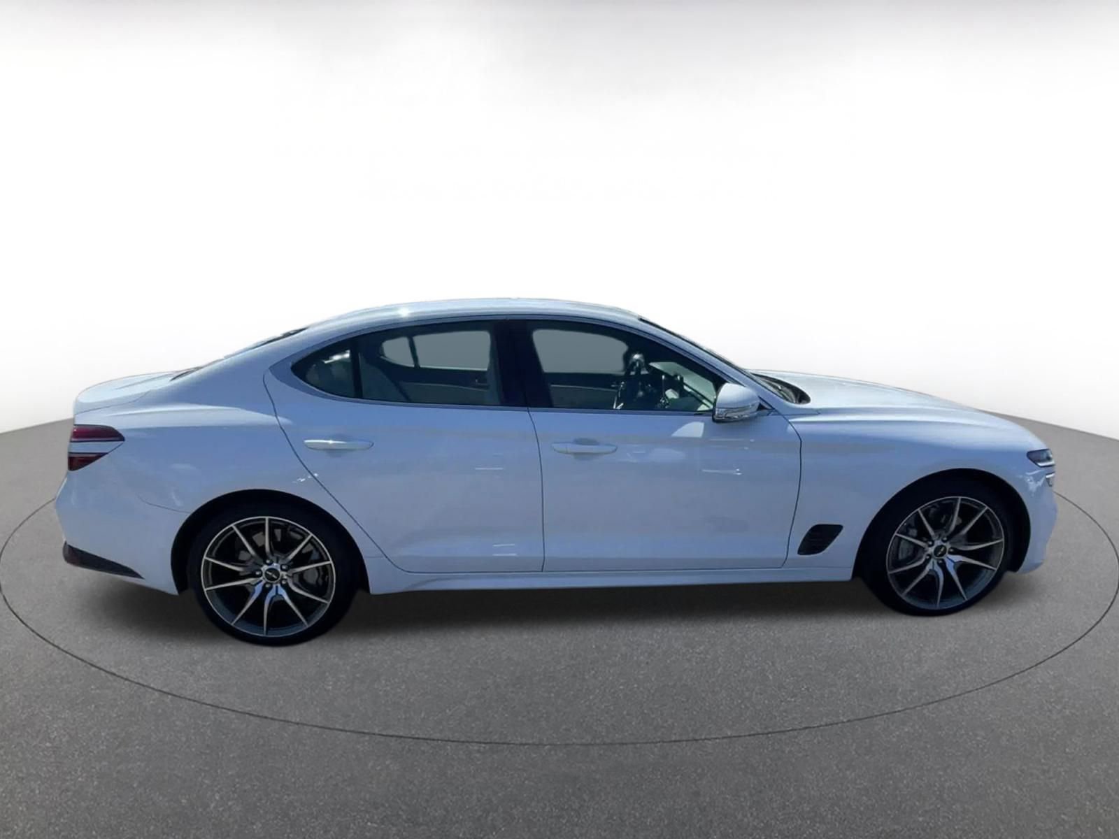 Used 2025 Genesis G70 2.5T image 16