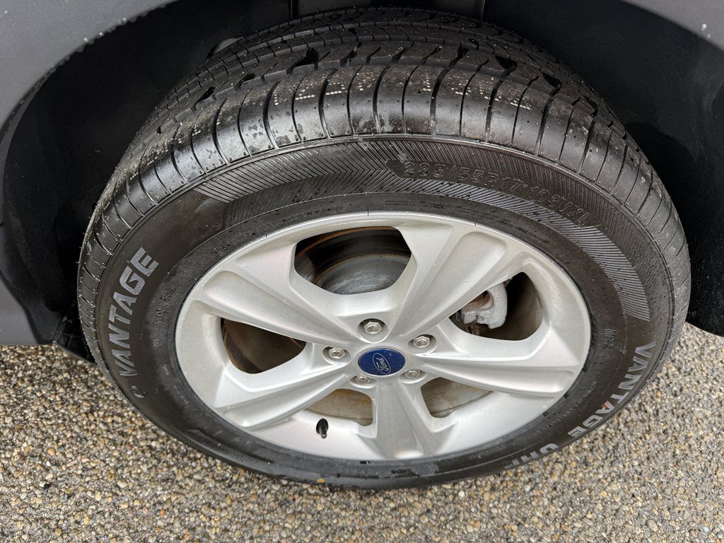 Used 2016 Ford Escape SE w/ Equipment Group 201A FWD image 9