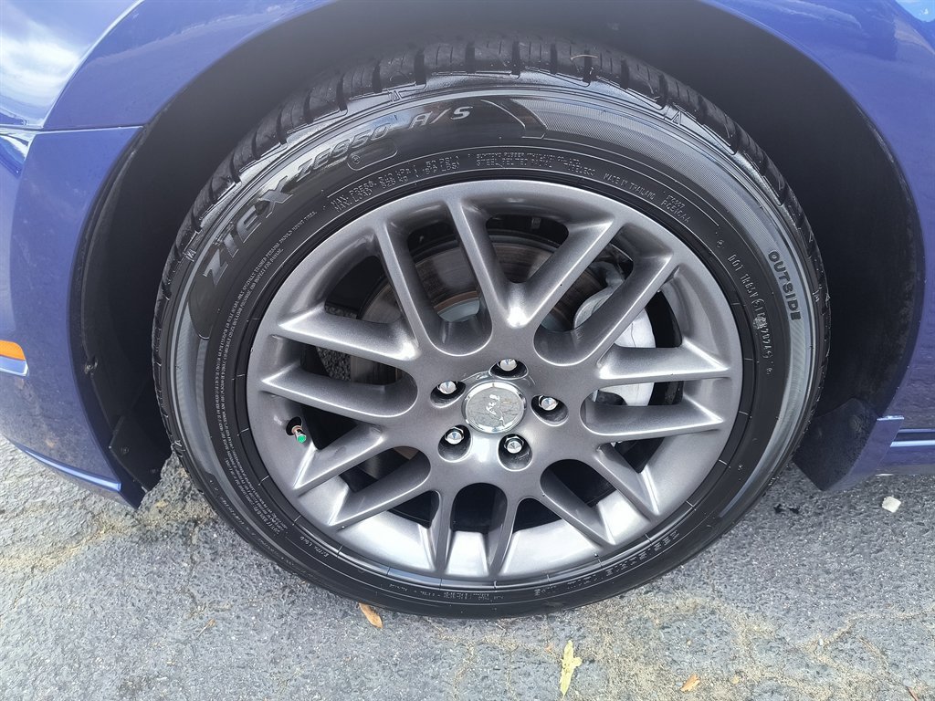 Used 2013 Ford Mustang Premium image 9