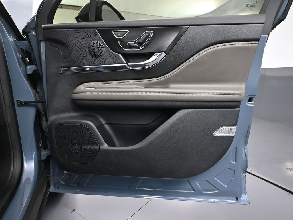 Used 2023 Lincoln Corsair Reserve image 44