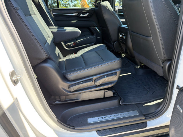 Used 2024 GMC Yukon XL Denali w/ Advanced Technology Package AWD/4WD image 15