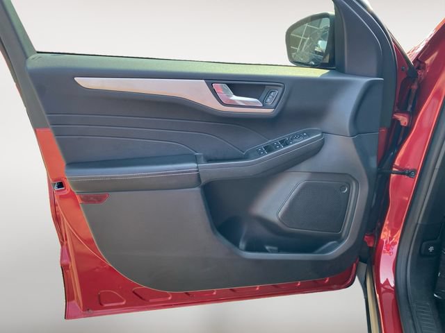 Used 2021 Ford Escape SE w/ SE Sport Appearance Package FWD image 16