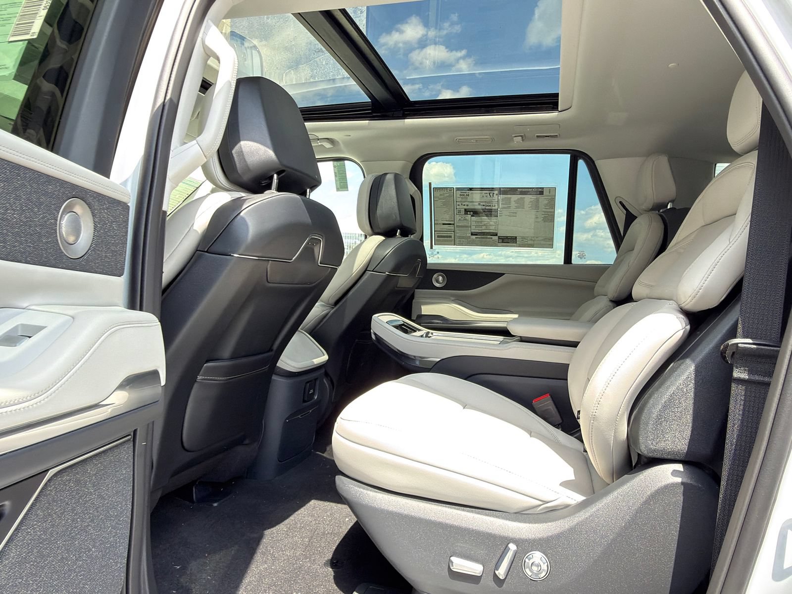 New 2026 Lincoln Navigator L Reserve AWD/4WD image 19