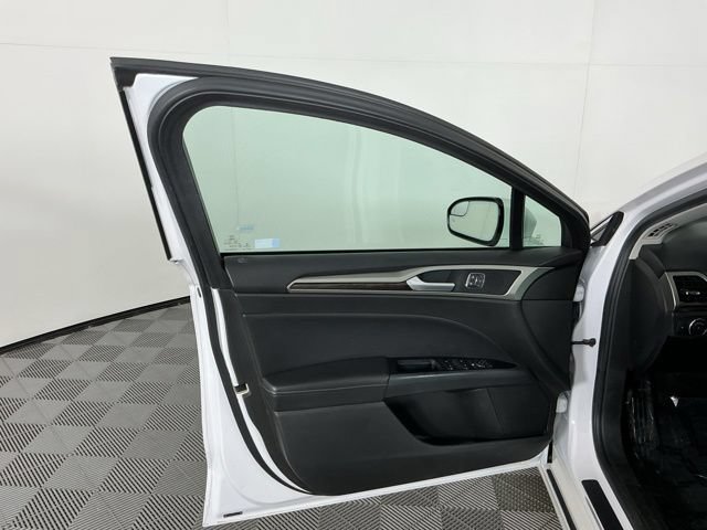 Used 2016 Ford Fusion SE w/ Equipment Group 502A FWD image 12