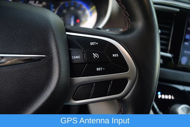 Used 2017 Chrysler Pacifica Touring-L FWD image 5