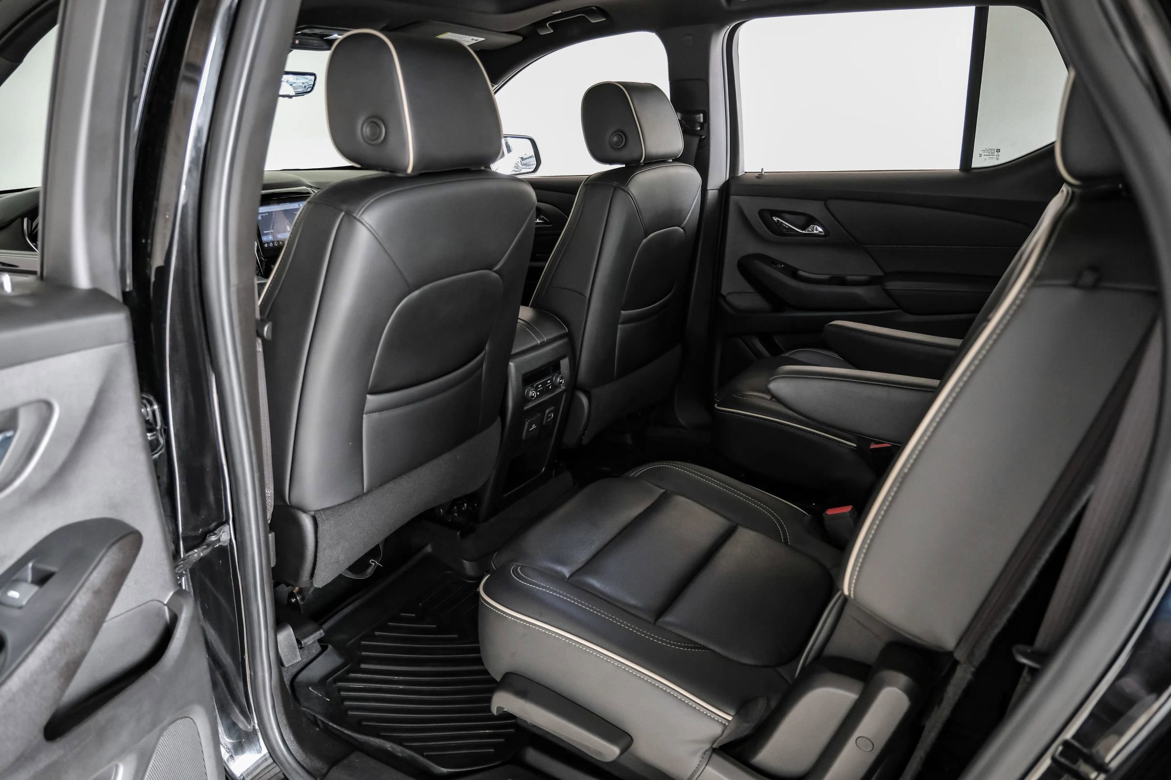 Used 2022 Chevrolet Traverse Premier w/ Redline Edition FWD image 48