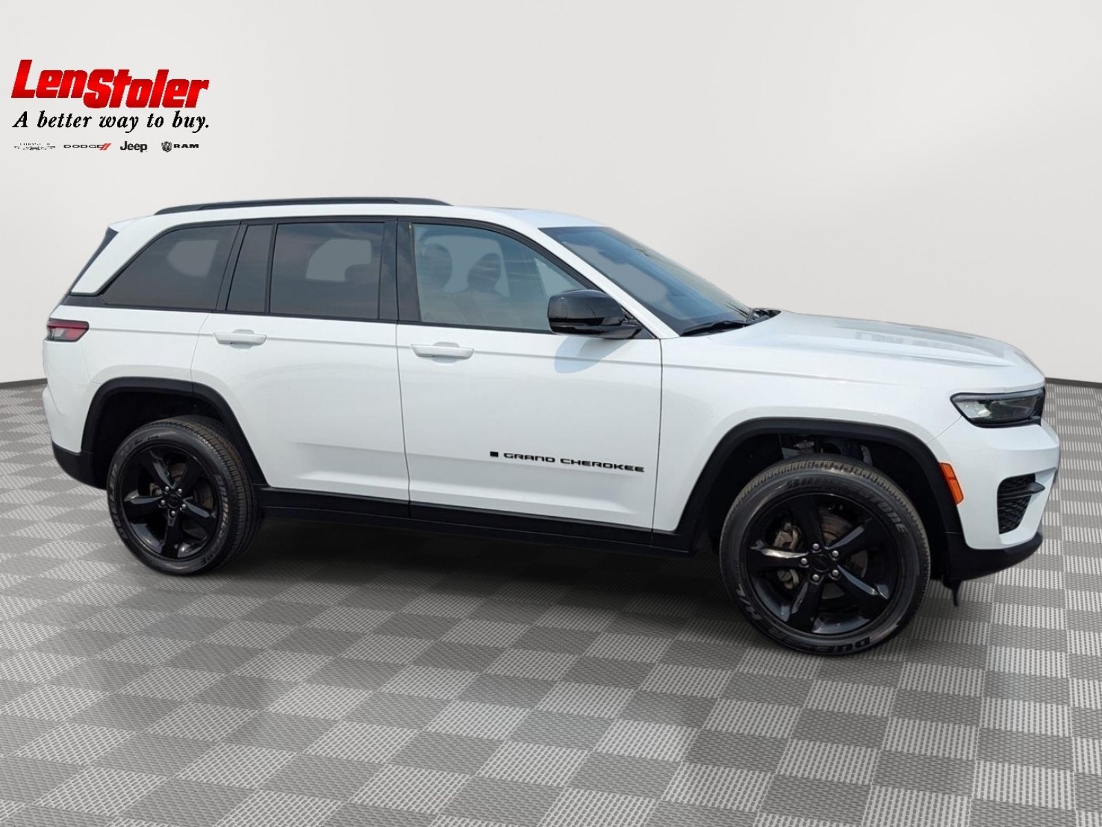 Used 2023 Jeep Grand Cherokee Altitude AWD/4WD image 6