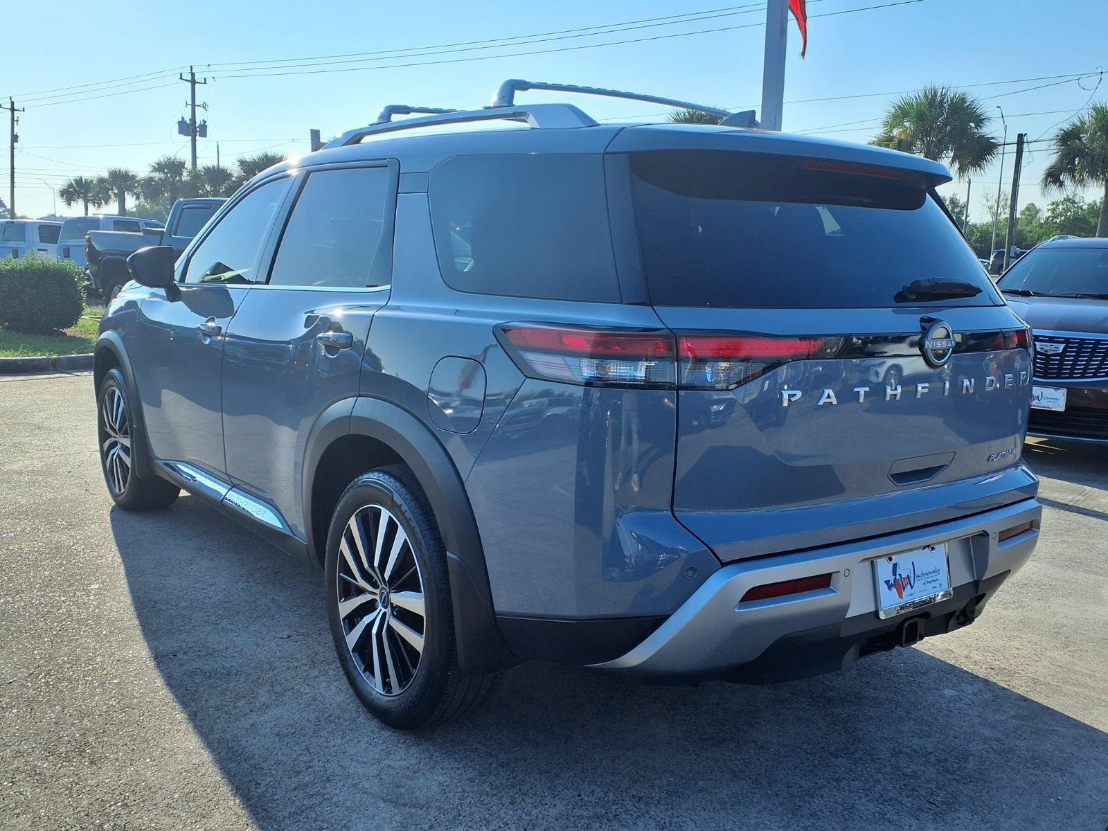 Used 2025 Nissan Pathfinder Platinum w/ Cargo Package FWD image 8
