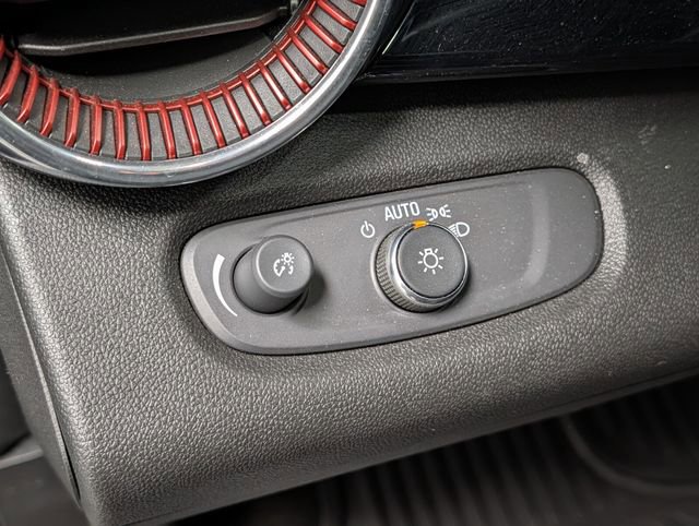 Used 2025 Chevrolet Trax RS image 16