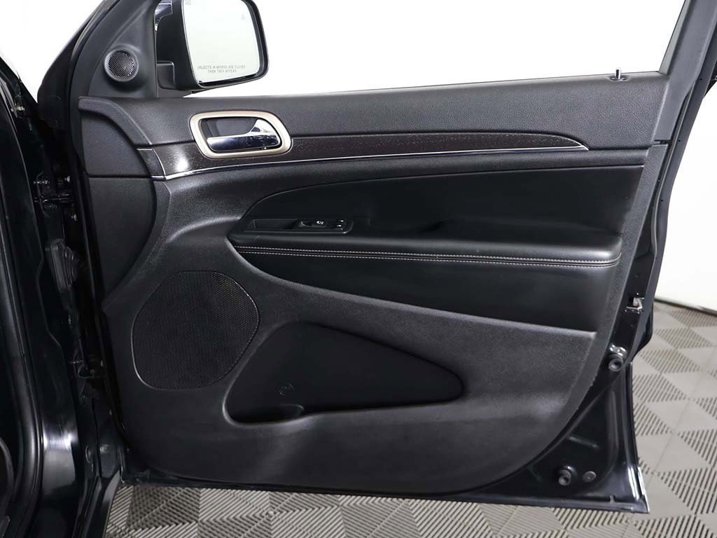 Used 2017 Jeep Grand Cherokee Limited image 26