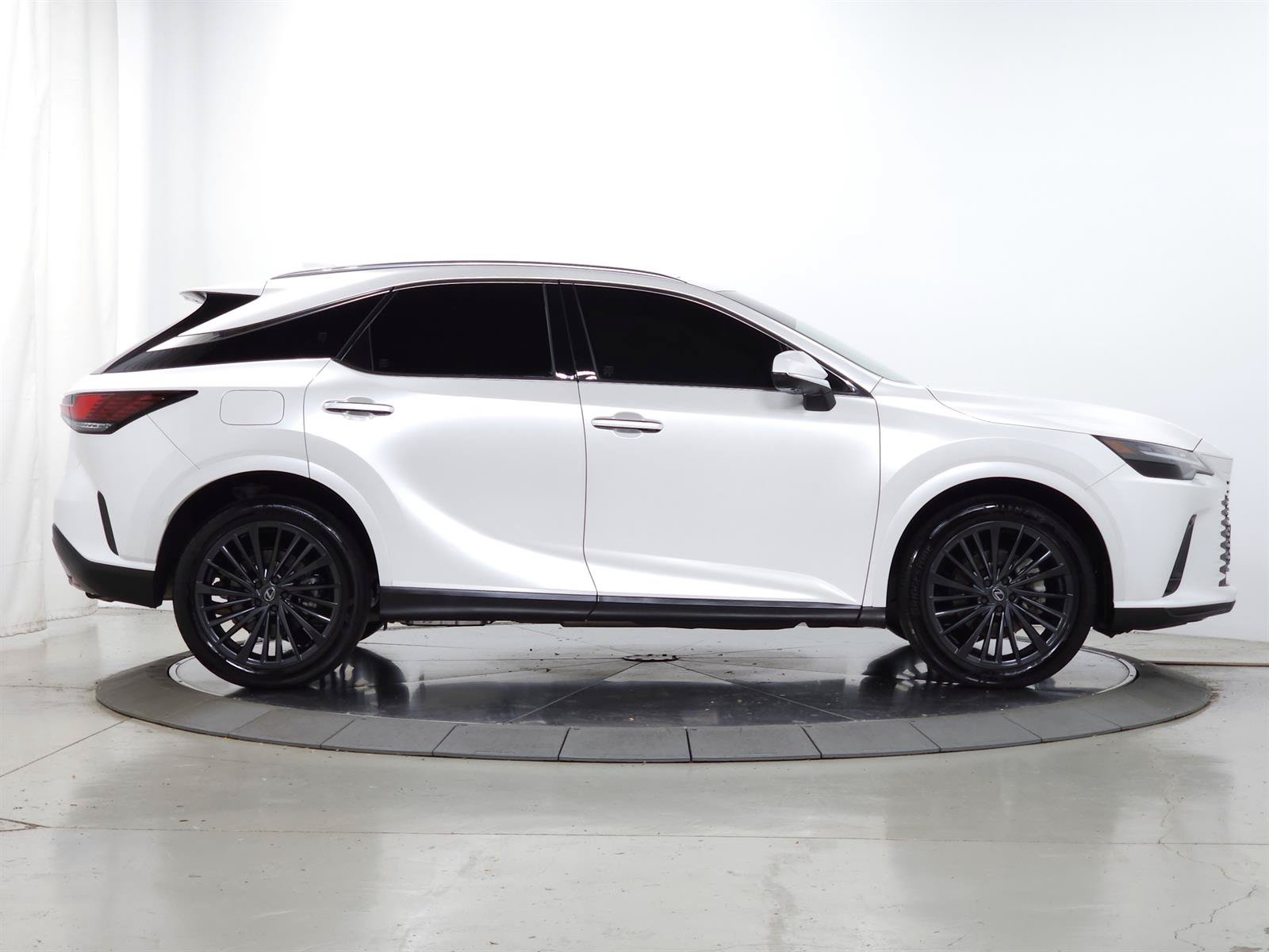Certified 2026 Lexus RX 450h AWD w/ Convenience Package image 12