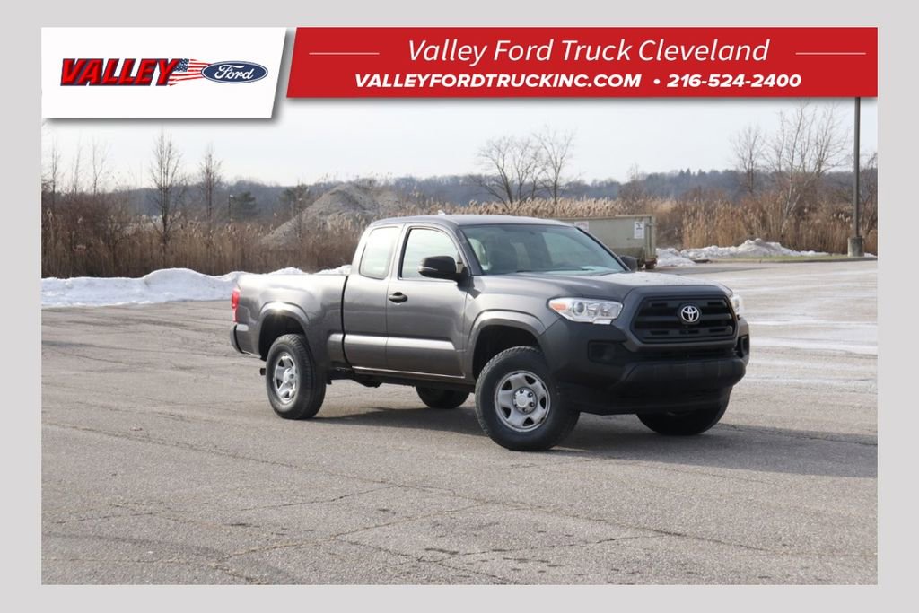Used 2017 Toyota Tacoma SR image 1