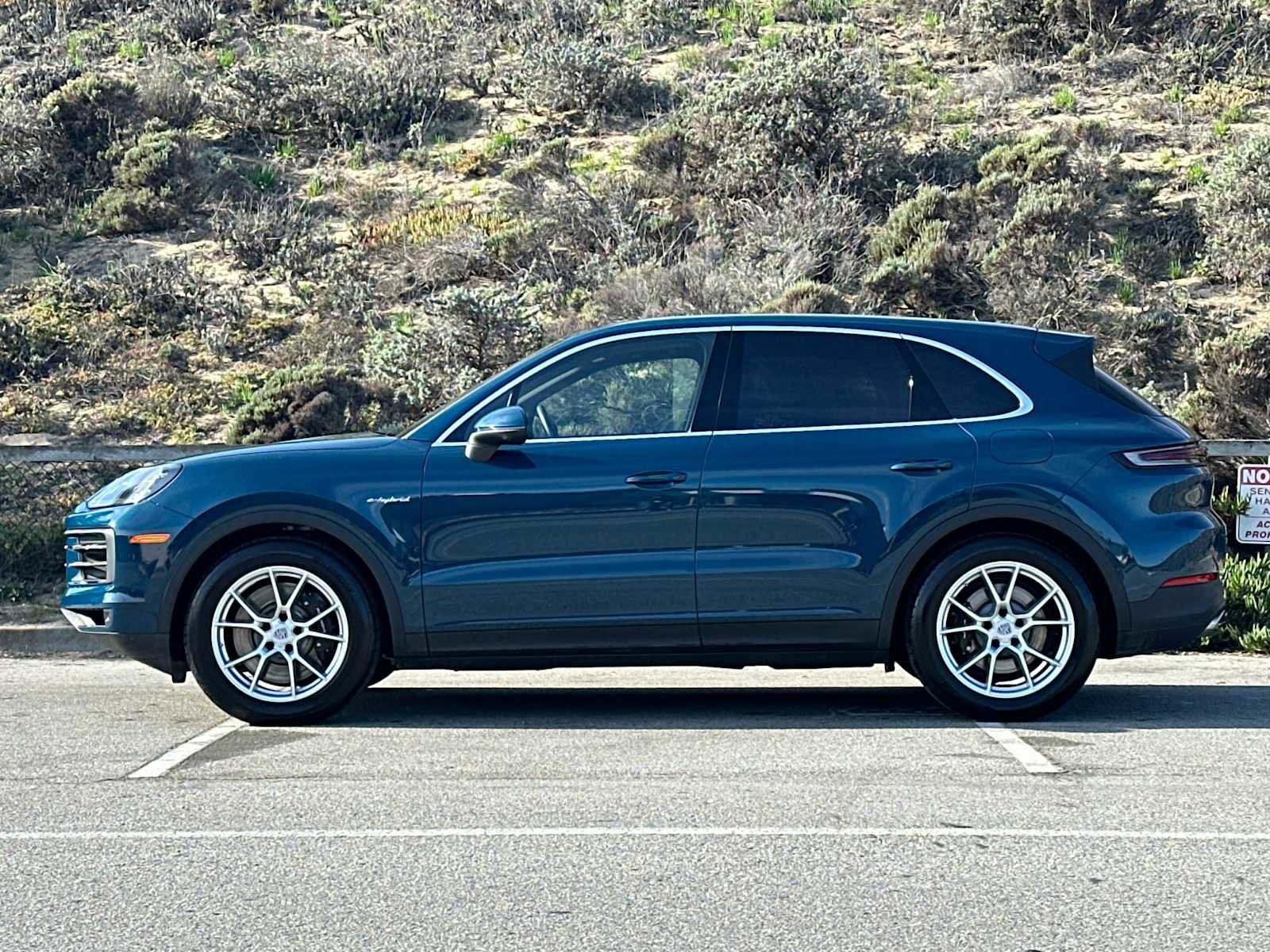 Certified 2024 Porsche Cayenne S AWD/4WD image 2